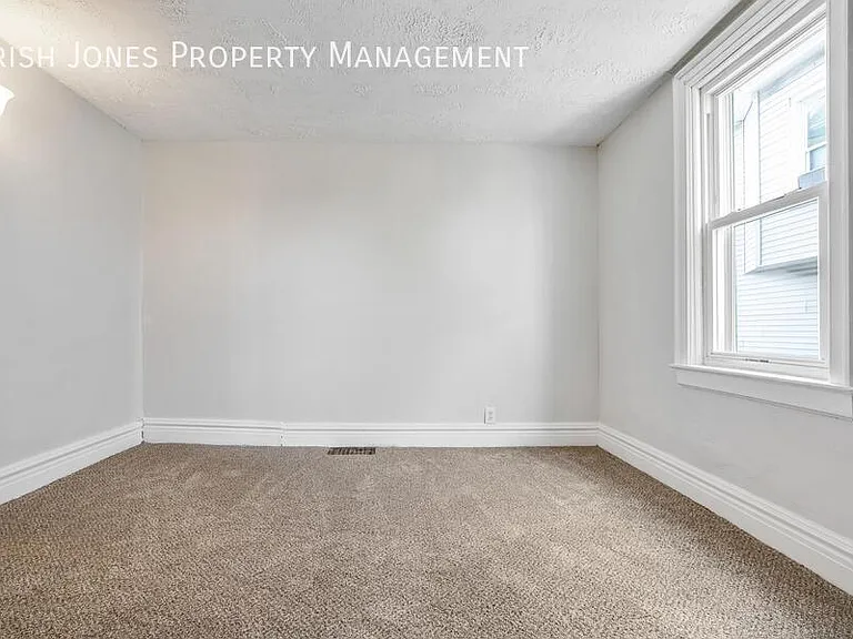 935 Niagara St #1 — Photo 15