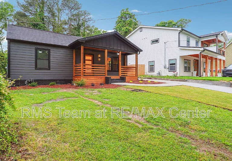 1448 Westboro Dr SW — Photo 3