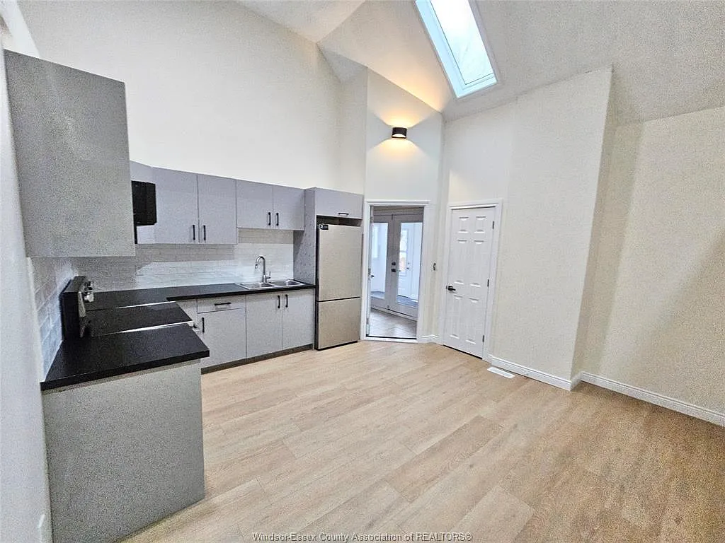 3 bed, $1,900 — Photo 3