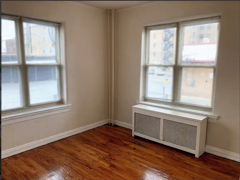 Barrington Apartments — Photo 26