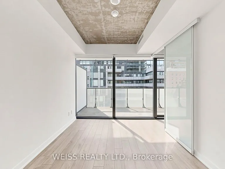 185 Roehampton Ave #520 — Photo 17