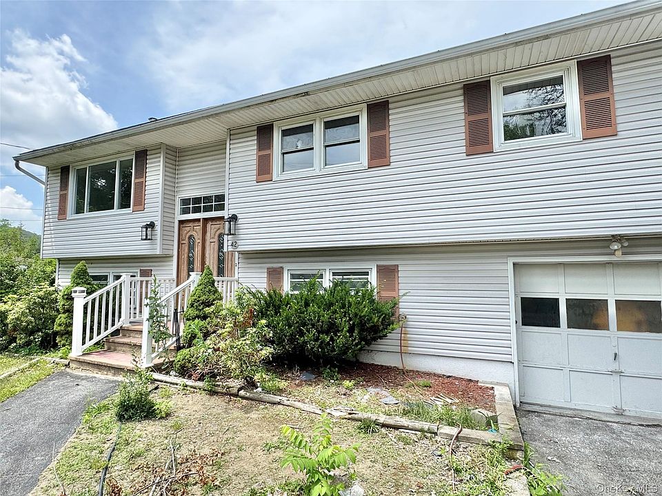 1st image of 42 Merriewold Ln N