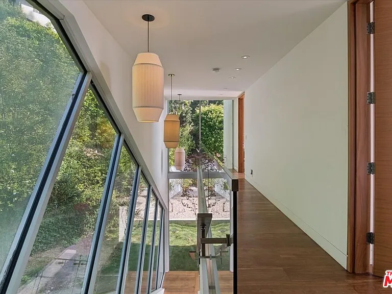 1232 Sunset Plaza Dr — Photo 44