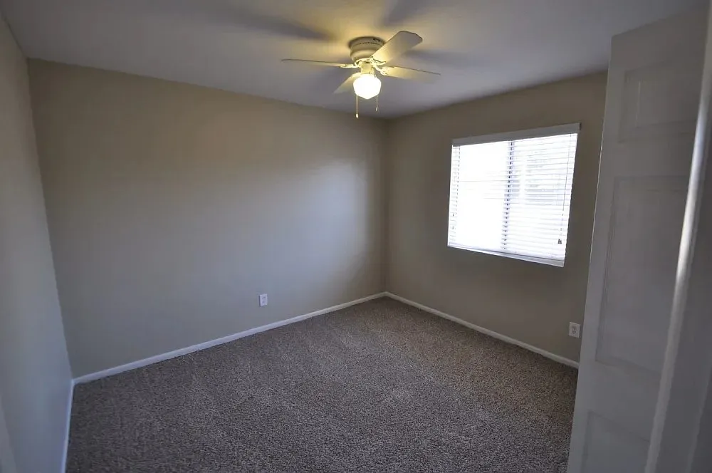 3 bed, 1500 sqft, $1,200 — Photo 2