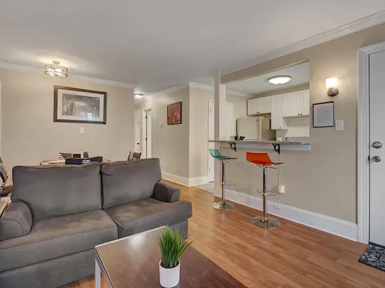 2225 Summit St #1 — Photo 2