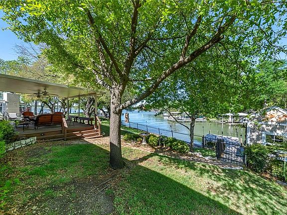 4th image of 1103 E Lake Dr