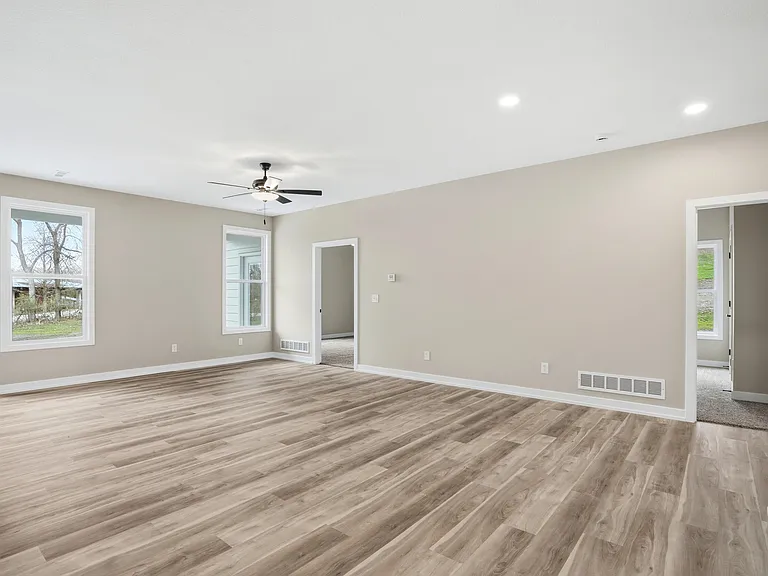1048 Stonehaven Dr — Photo 6