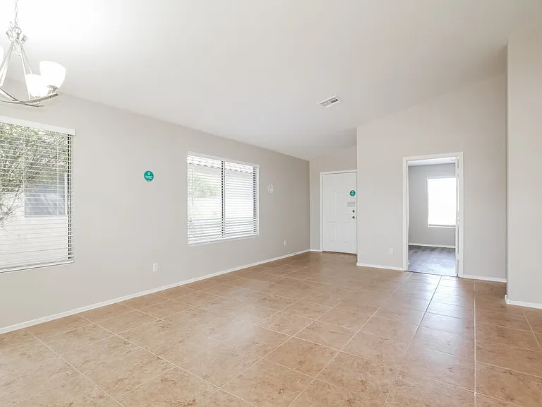 14758 N 148th Ave — Photo 3