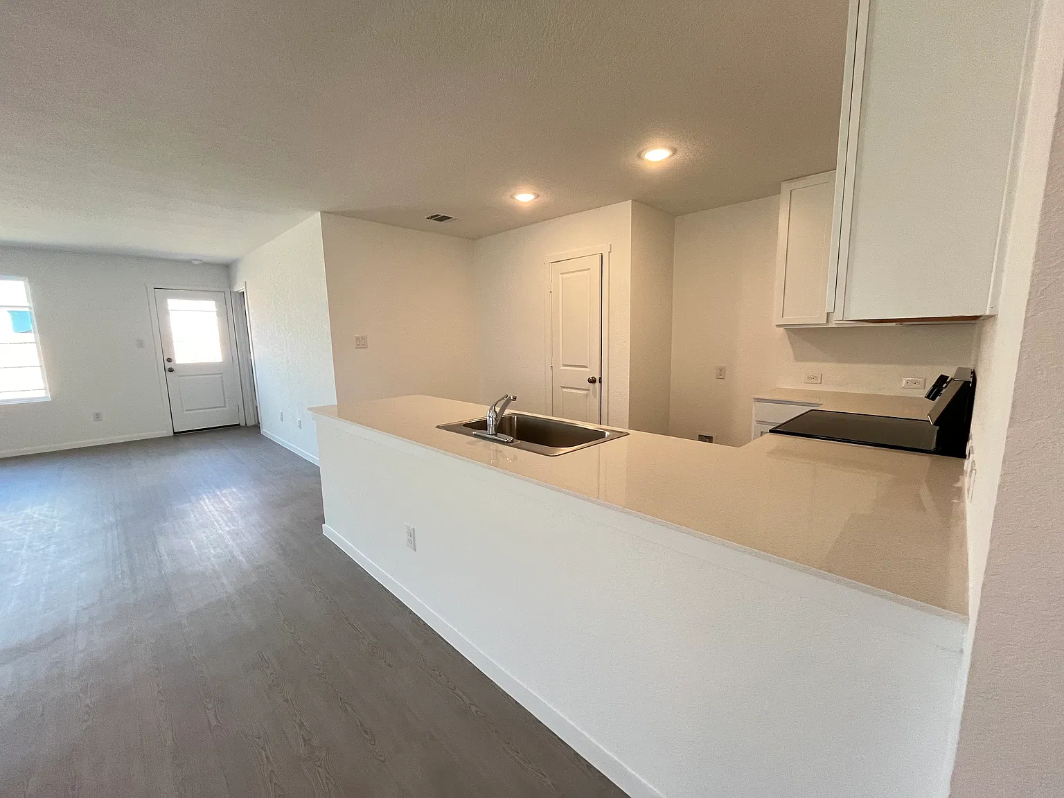 4 bed, 1676 sqft, $1,800 — Photo 3