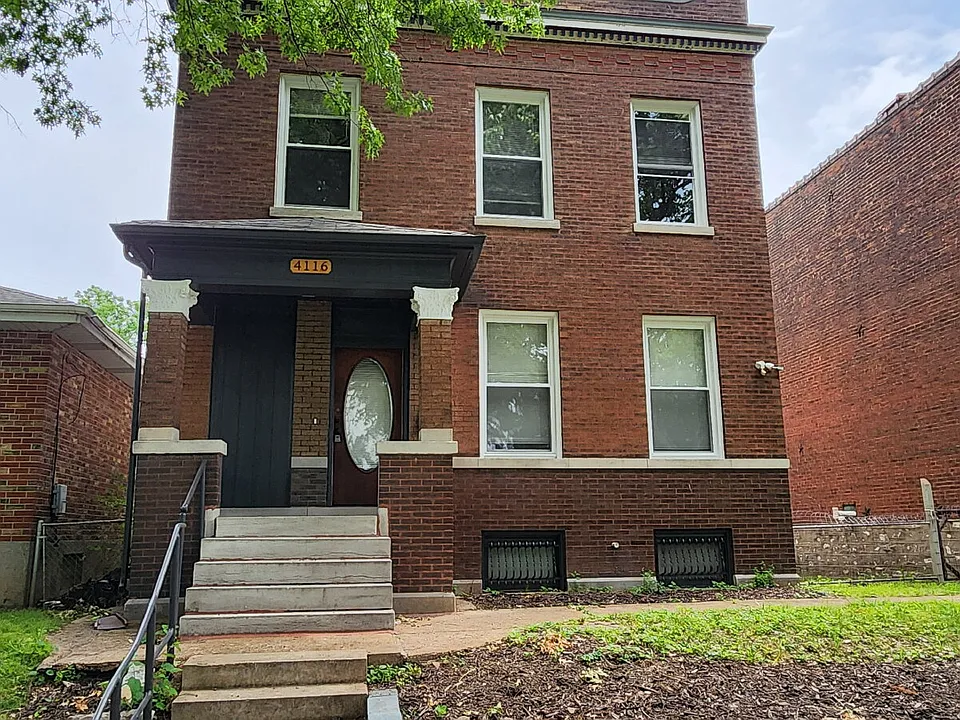 4116 E Iowa Ave