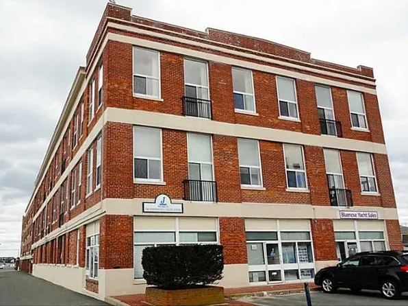 1 Commercial Wharf APT 39, Newport, RI 02840