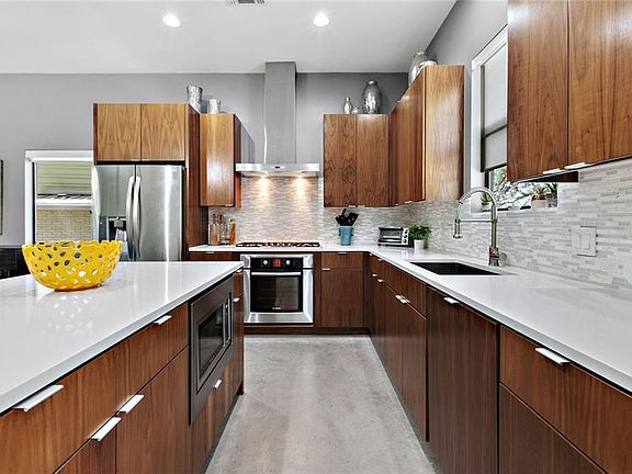 3rd image of 707 Cardinal Ln Building G