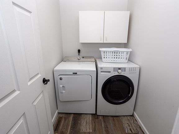 2nd image of 3300 Thornbrook Ct
