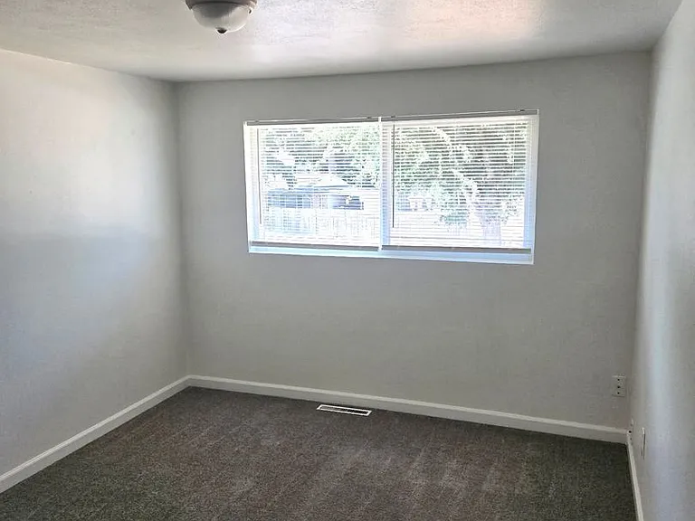 3613 Grandview Dr W — Photo 29