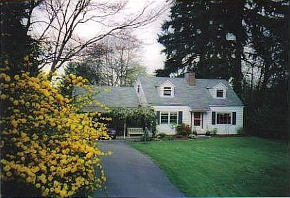 huge front lawn, fenced back yard