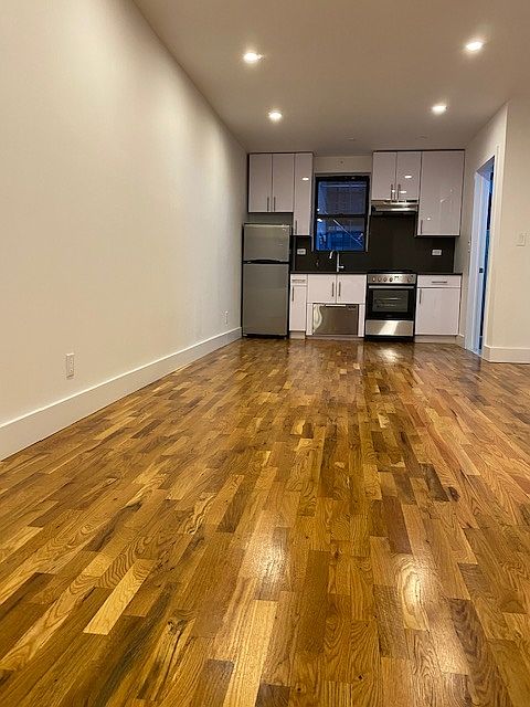 1st image of 17 Stanton St APT 3