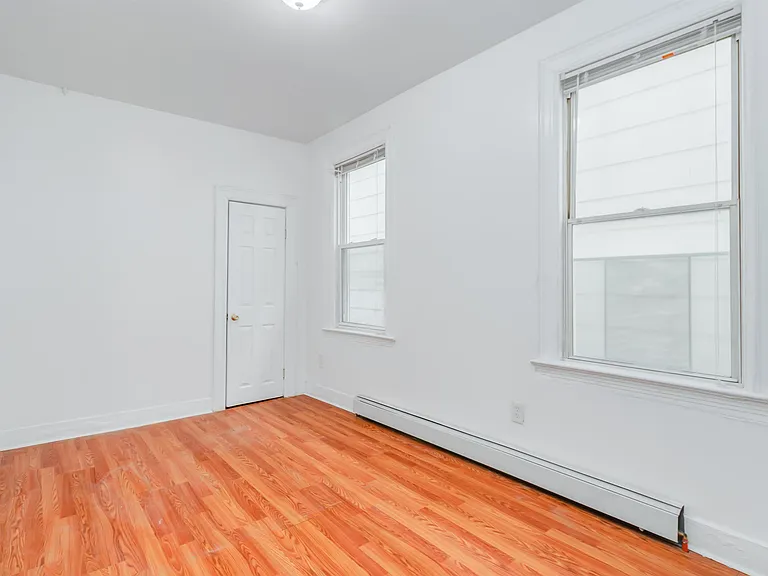 404 Danforth Ave — Photo 11