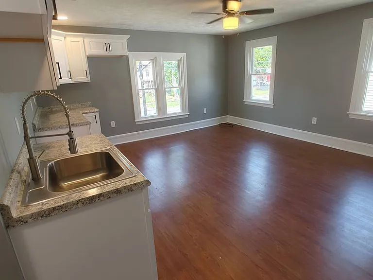 1101 S Main Street — Photo 5