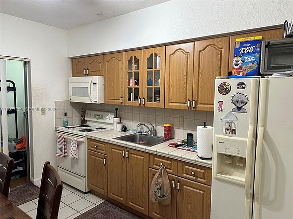 5th image of 1838 NW 18th St