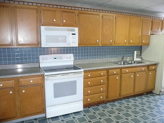 3rd image of 745 Park Ave