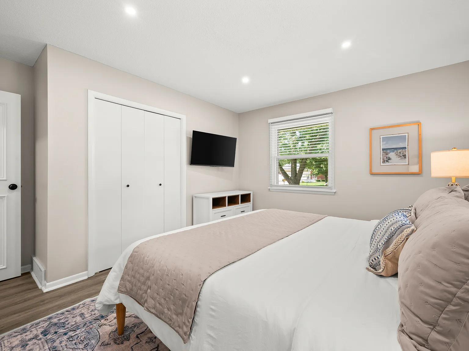 2 bed, 1.5 bath, 1100 sqft, $2,500 — Photo 2
