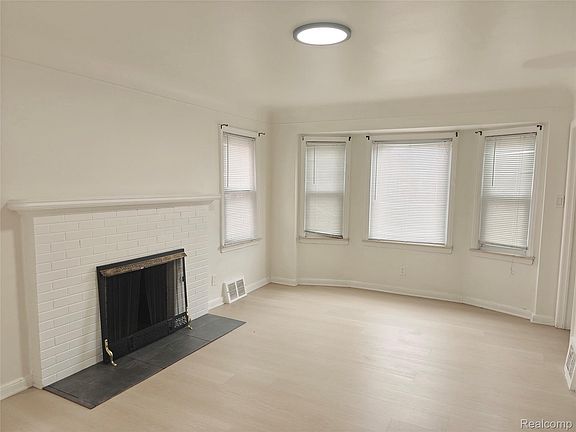 2nd image of 8527 Whitcomb St