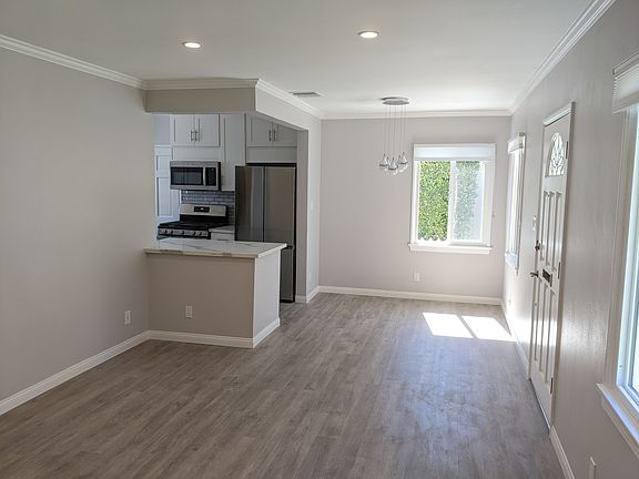 5th image of 5636 Cedros Ave