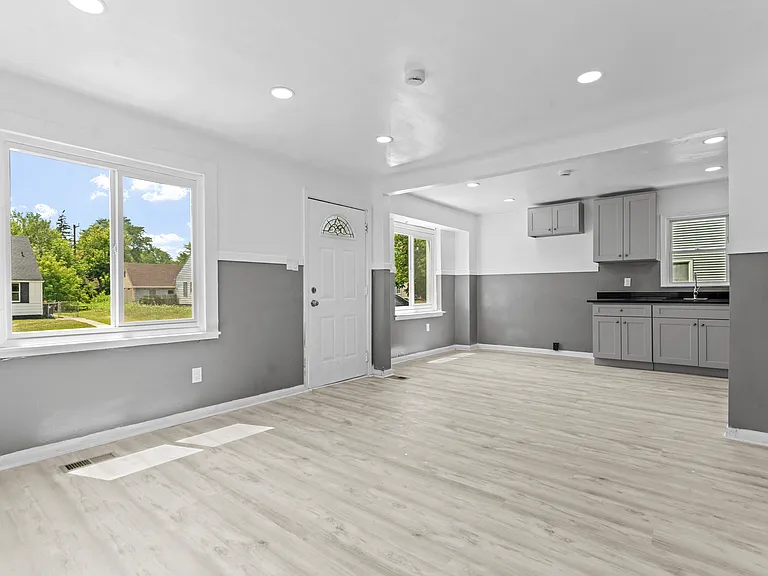 16039 Fairmount Dr — Photo 7