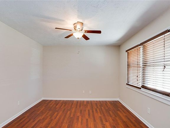3rd image of 5518 New Colony Dr