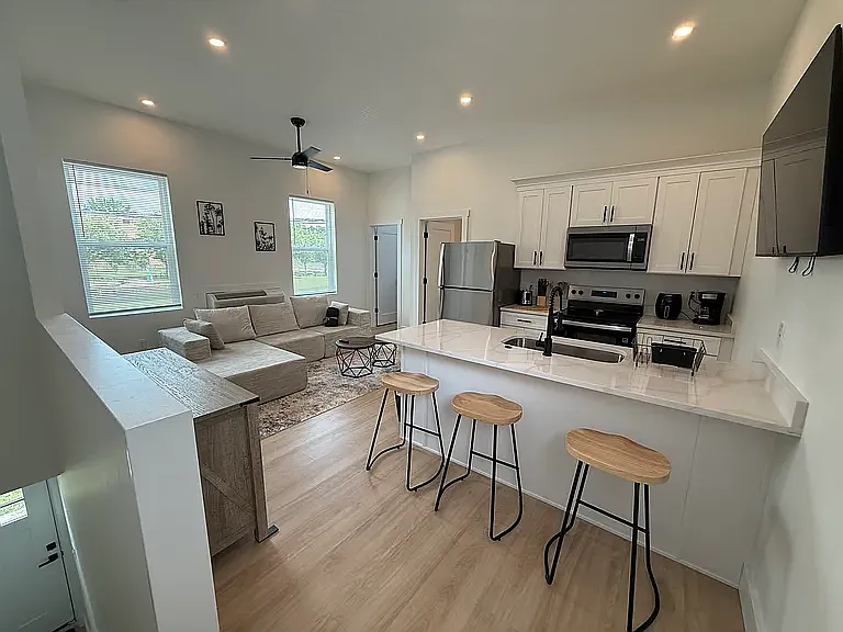 1 bed, 600 sqft, $1,600 — Photo 4