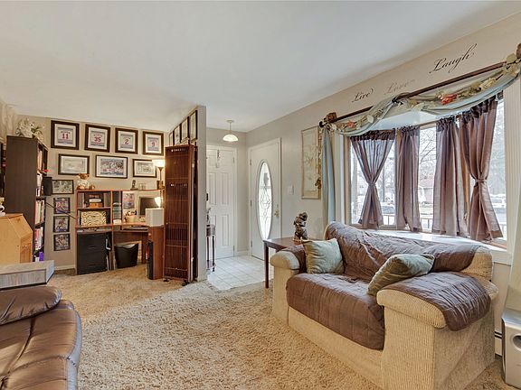 5th image of 44 Candido Ave