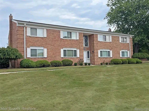 801 W Long Lake Rd #A-4, Bloomfield Hills, MI 48302