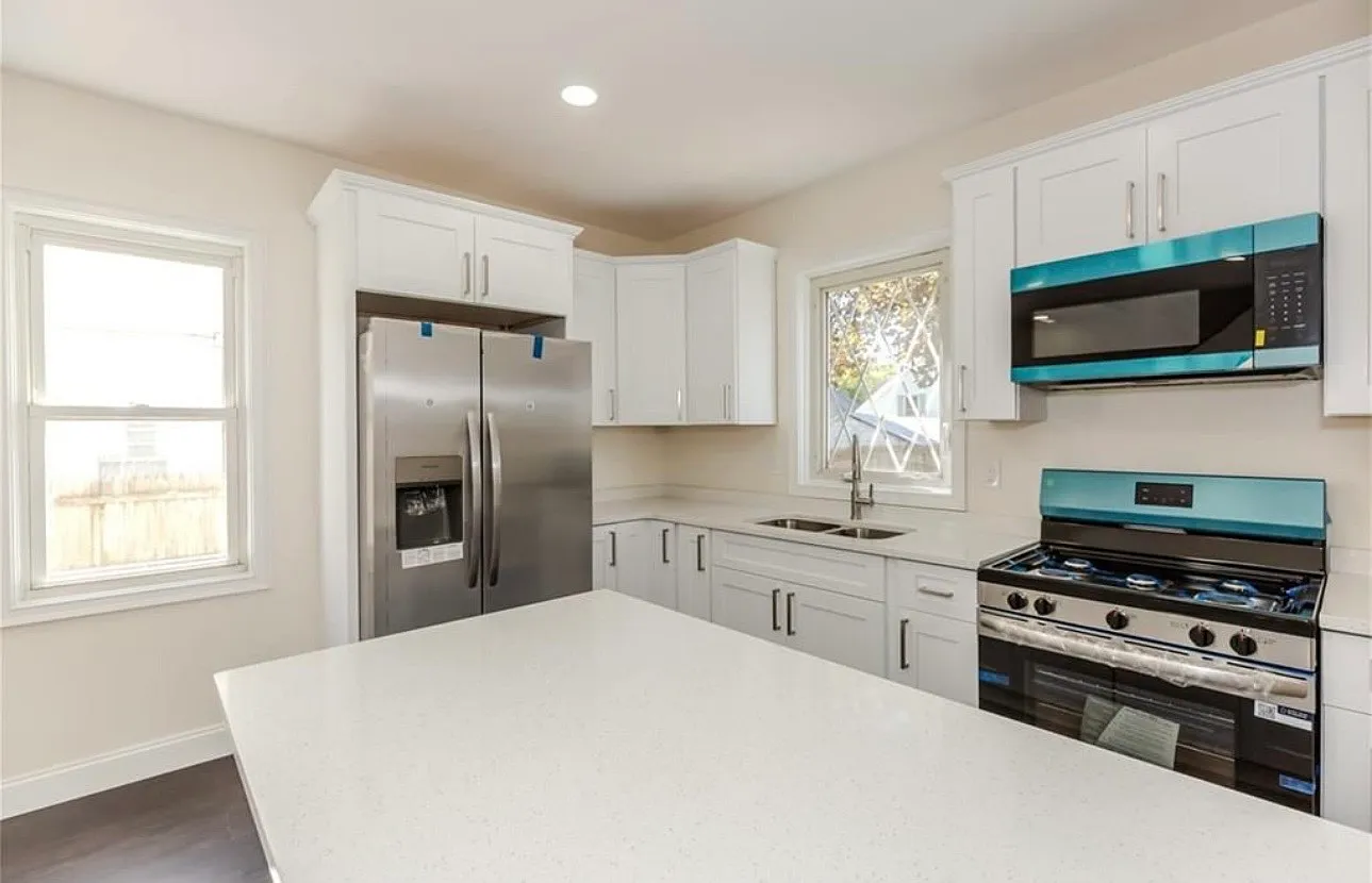 3 bed, 2060 sqft, $2,200 — Photo 4
