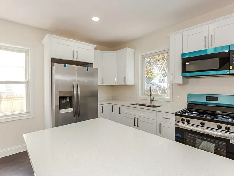 73-75 Maple Ave #1 — Photo 4