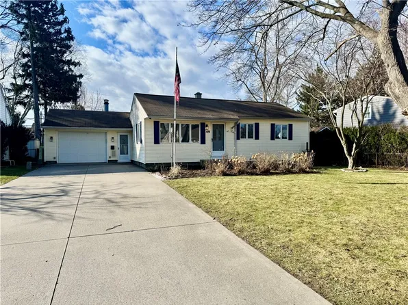 49 Sutorius Dr, Rochester, NY 14616