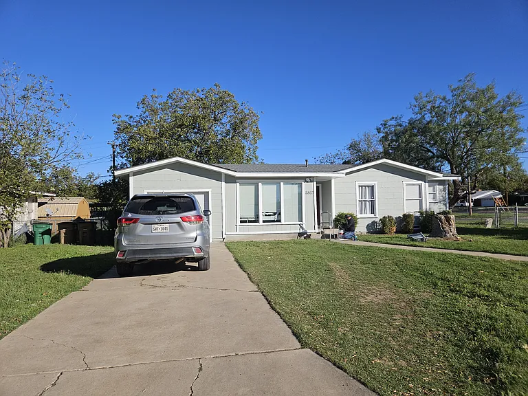 2863 Colorado Ave — Photo 2