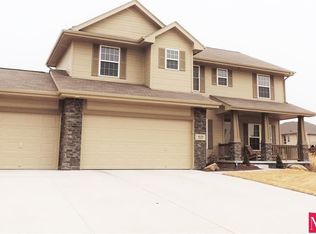 8119 Legacy St, Papillion, NE 68046