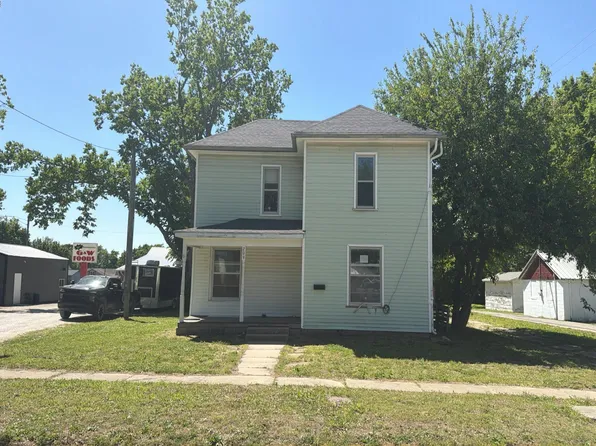 209 S Prairie St, Yates Center, KS 66783