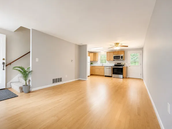 325 Washington St APT B, West Warwick, RI 02893