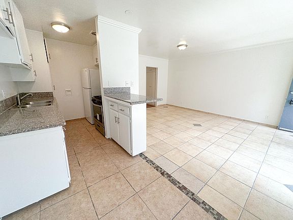 5th image of 3333 Mentone Ave APT 20