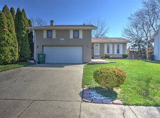 3580 N Dove Dr, Decatur, IL 62526