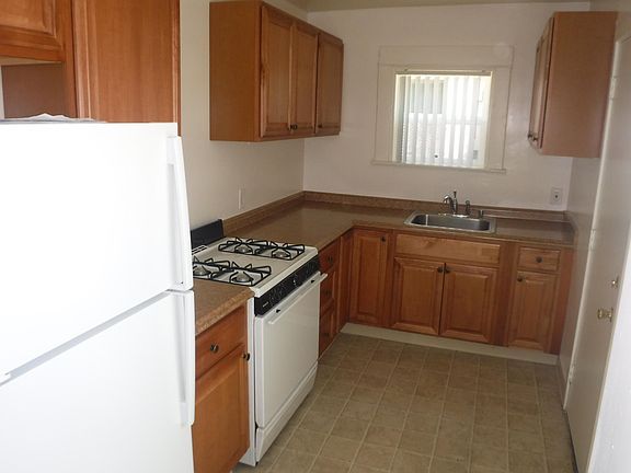 2nd image of 3857 1st Ave