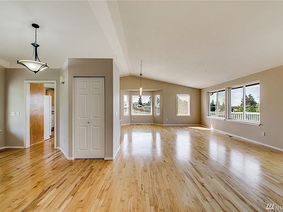 5th image of 8112 74th Pl NE