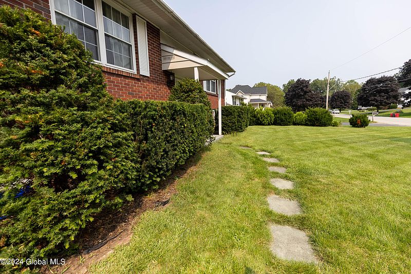 3rd image of 10 Glenwood Drive