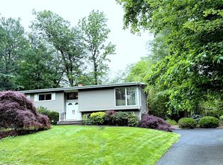 10 Carriage Ln, New City, NY
