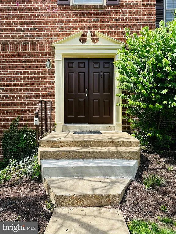 4 bed, 3.5 bath, 2511 sqft, $3,800 — Photo 2