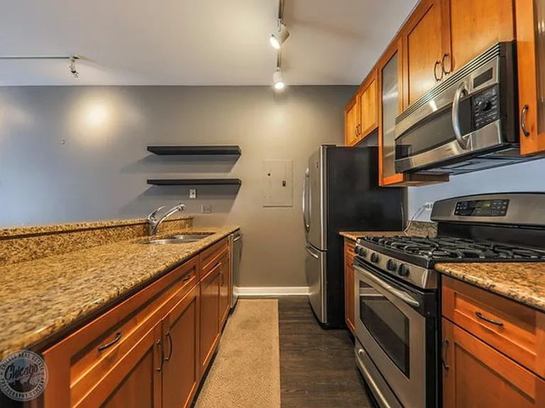 933 N Racine Ave #A — Photo 5
