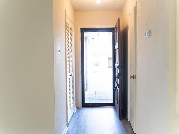 3rd image of 2618 Heathergold Dr