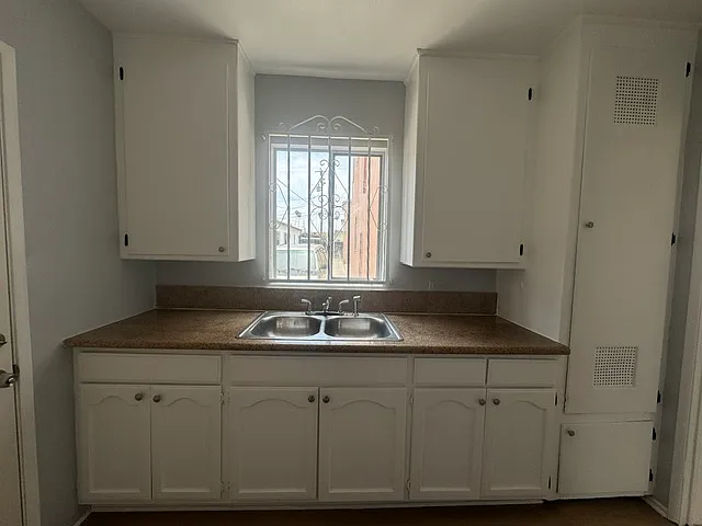 1030 W 94th St #2 — Photo 5