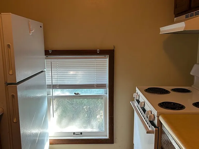 35 Lawrence St — Photo 10